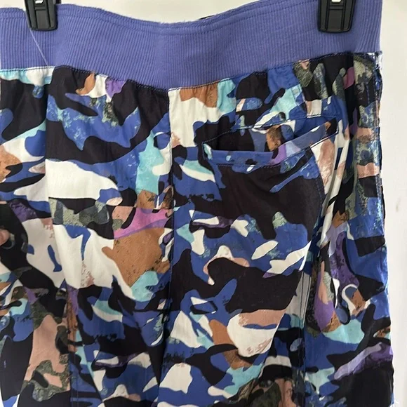 New!! FP Movement Mesmerize Me Print Cargo Pants - Picture 5 of 9